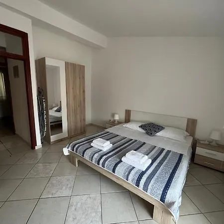 Kulic Apartman Tisno