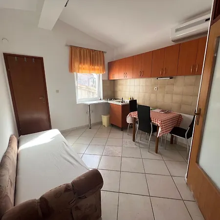 Kulic Apartman Tisno